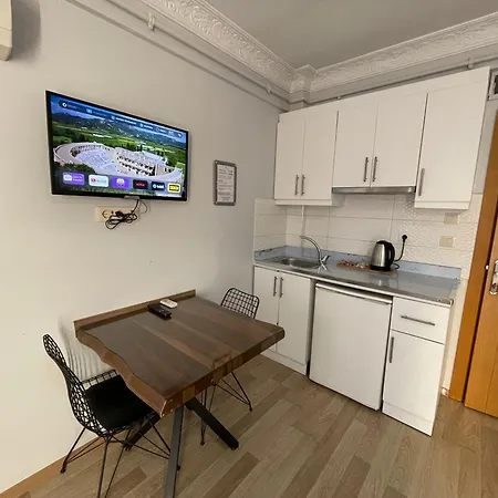 Asteria House מלון דירות